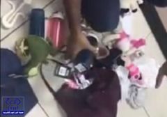 بالفيديو.. فتيات يسرقن محل “إكسسوارات” بالدمام.. ويخفين المسروقات في حقائبهن