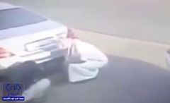 القبض على شاب ظهر في “فيديو” يحرق سيارة مواطن بجدة