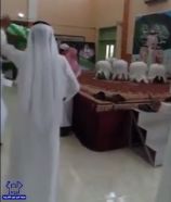 بالفيديو.. استياء من رقص طلاب مدرسة على شيلات أثناء أداء زملائهم الصلاة