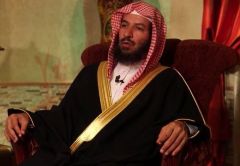 بالفيديو.. الشيخ الشثري يُوضح حكم التوقيع بالحضور عن الزميل المتأخر على العمل