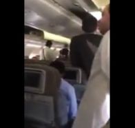 بالفيديو.. ركاب محتجزين داخل طائرة سعودية لمدة ساعتين بدون تكييف