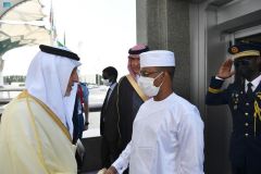 بالصور.. أمير مكة يستقبل رئيس المجلس العسكري الانتقالي التشادي في جدة