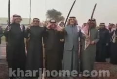 شاهد.. الأمير أحمد بن عبدالعزيز يؤدي العرضة مع محمد بن فهد بروضة التنهات