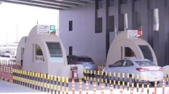 بالفيديو.. “جسر الملك فهد” يعلن اكتمال مشروع البوابات الجديدة وإطلاق الدفع الآلي للرسوم