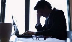 مختص نفسي: بيئة العمل السامة تزيد فرص إصابة الموظف بالاكتئاب بـ3 أضعاف
