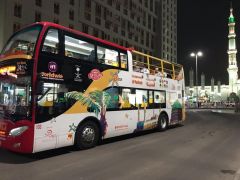 بالصور : الحافلة السياحية في المدينة المنورة تنظم رحلات للمساجد والمواقع الأثرية والتاريخية