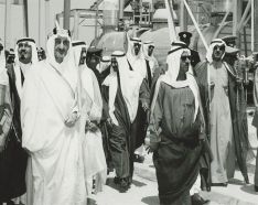 بالصور.. لقاءات من ذاكرة التاريخ لأمير الكويت الراحل مع ملوك المملكة