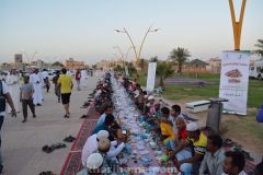 شهداء الوطن يجمعون المواطنين والمقيمين على أطول سفرة افطار صائم بـ #الخرج