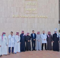 الرئيس التنفيذي لشركة الصافي دانون في زيارة لمركز الكلى بمستشفى الملك خالد بالخرج