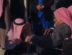 بالفيديو.. حوار بين مسن ووزير ” العمل ” في حائل