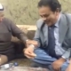 سعوديون يدربون مصري على كيفية أكل العصيدة باحتراف #الخرج #ksa #الرياض
